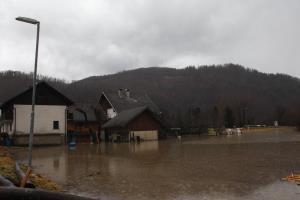 Zalita hiša (avtor fotografije Stane Klemenc)